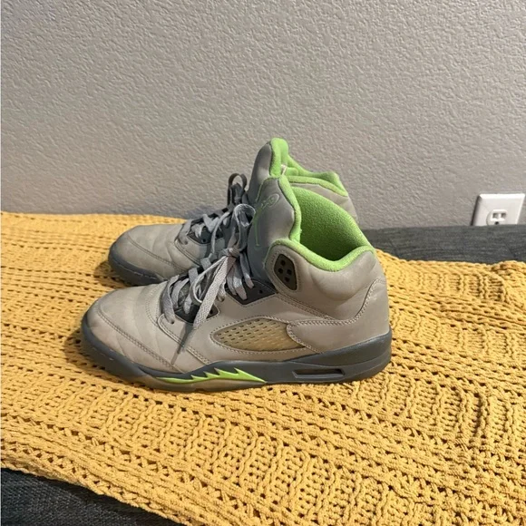 Air Jordan 5 Kids Gray and Green Sneakers size 7Y - Picture 2 of 5